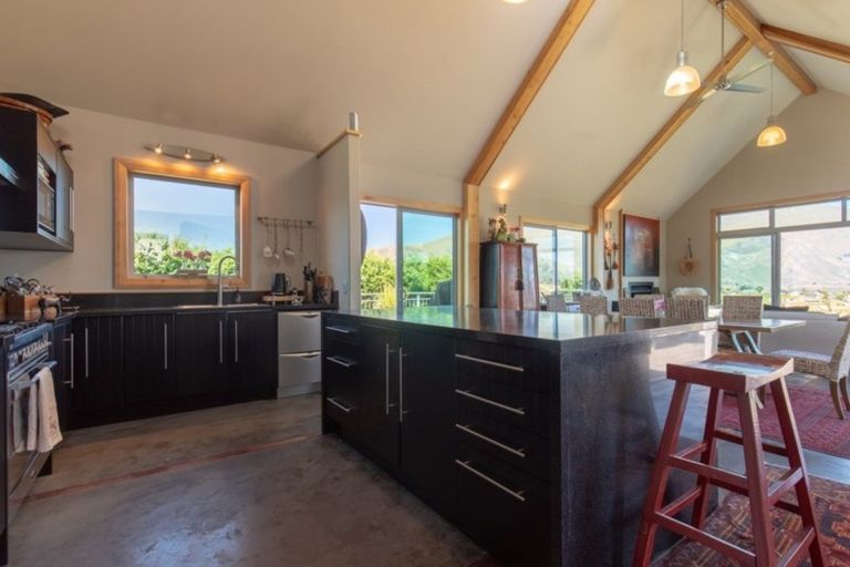 Photo of property in 1 Peak View Ridge, Wanaka, 9305