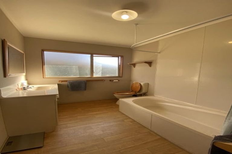 Photo of property in 32 Campion Road, Waikanae Beach, Waikanae, 5036