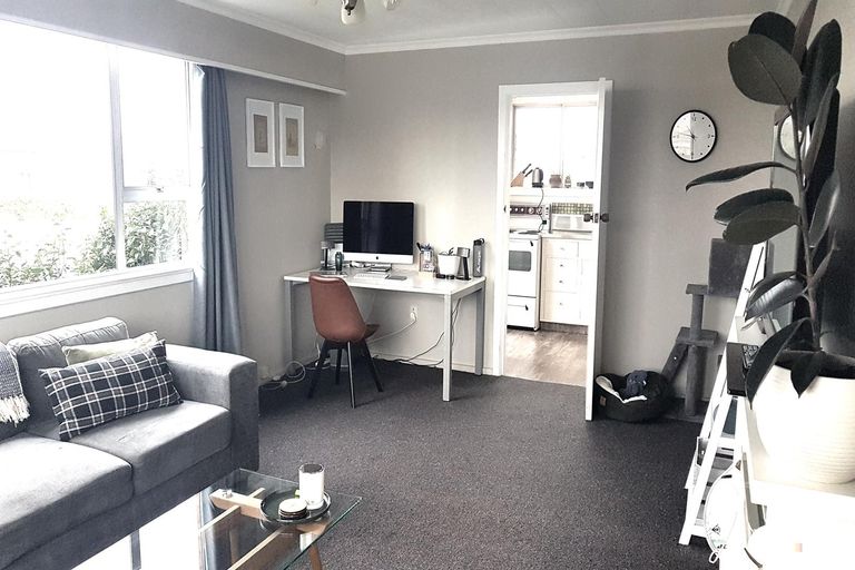 Photo of property in 1 Oxford Street, Waimate, 7924