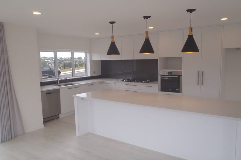 Photo of property in 21 Eastview Crescent, Stanmore Bay, Whangaparaoa, 0932