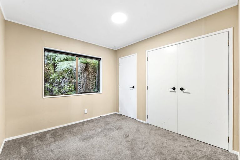 Photo of property in 26b Wade River Road, Stanmore Bay, Whangaparaoa, 0932