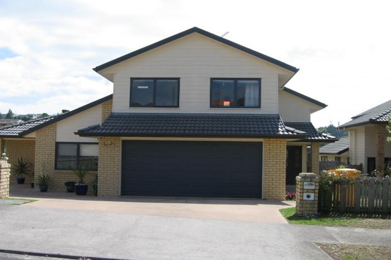Photo of property in 2 Lincoln Close, Northcross, Auckland, 0630