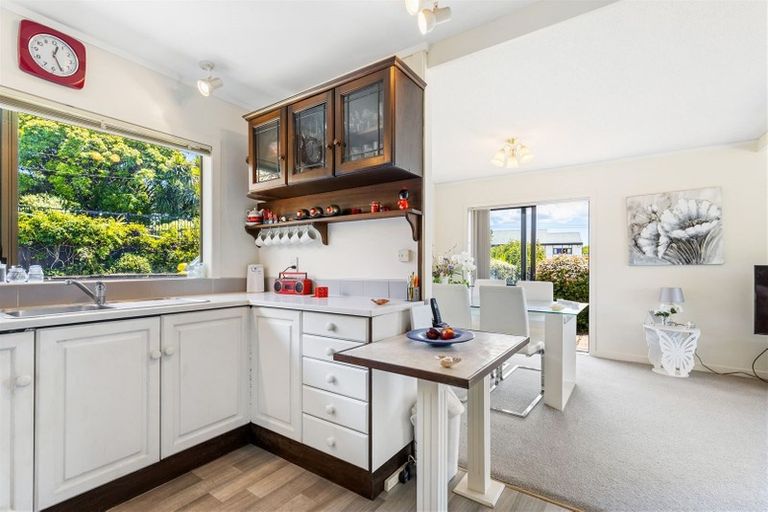 Photo of property in 1/101 Colwill Road, Massey, Auckland, 0614