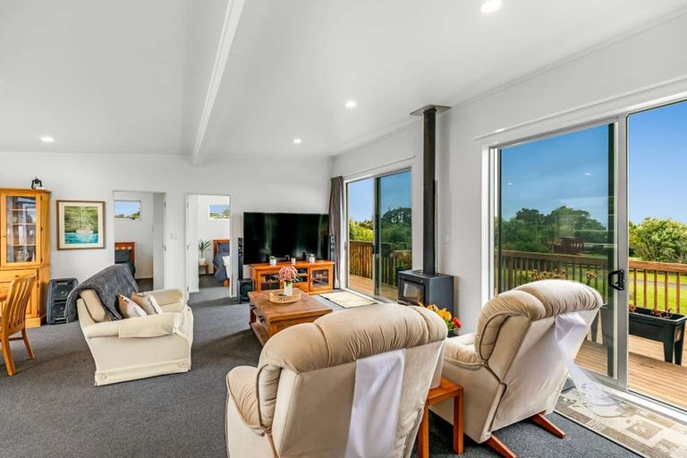 Photo of property in 24 Omana Avenue, Shelly Beach, Helensville, 0874