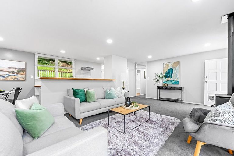 Photo of property in 15 Elmslie Road, Pinehaven, Upper Hutt, 5019