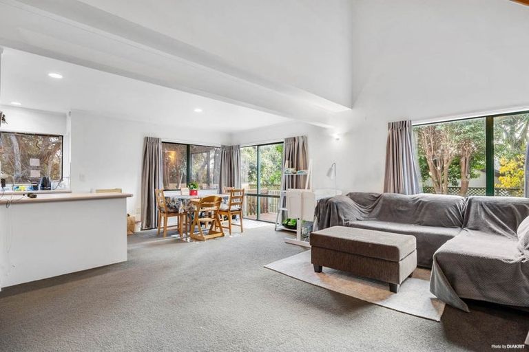 Photo of property in 2/470 East Coast Road, Windsor Park, Auckland, 0630