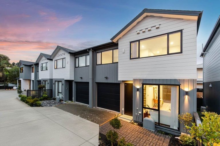 Photo of property in 25a Oteha Valley Road, Northcross, Auckland, 0632