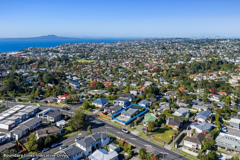 Photo of property in 154 Carlisle Road, Northcross, Auckland, 0632