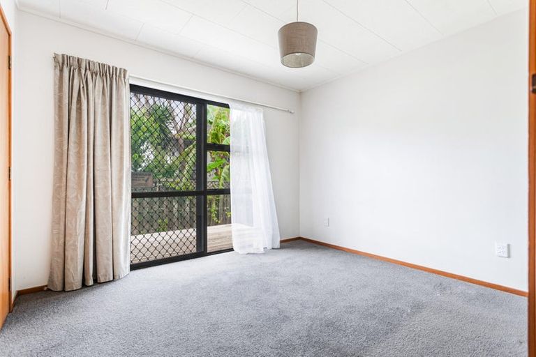 Photo of property in 73 Wiseley Road, West Harbour, Auckland, 0618