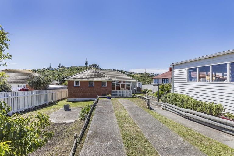 Photo of property in 130 Main Road, Titahi Bay, Porirua, 5022