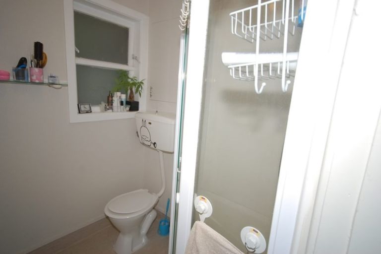 Photo of property in 21 Amberley Avenue, Te Atatu South, Auckland, 0610