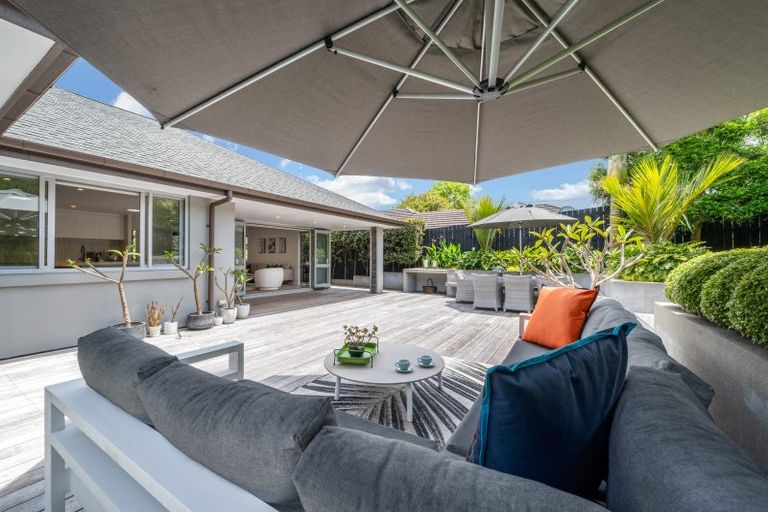 Photo of property in 100 Beach Road, Mellons Bay, Auckland, 2014