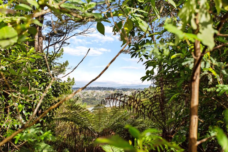 Photo of property in 32 Kereru Grove, Greenhithe, Auckland, 0632