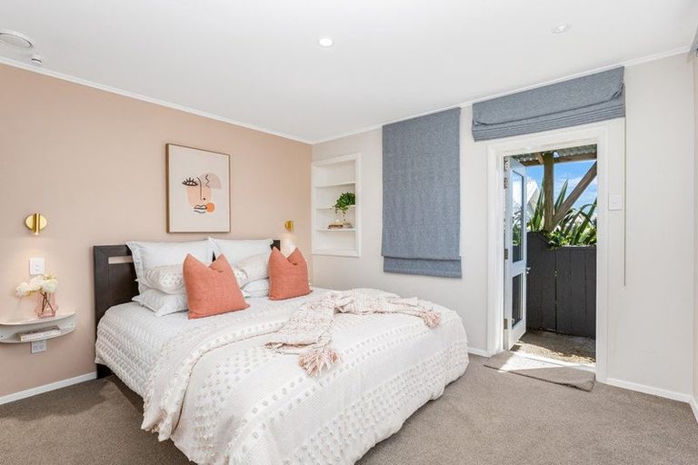 Photo of property in 112 Eden Street, Island Bay, Wellington, 6023