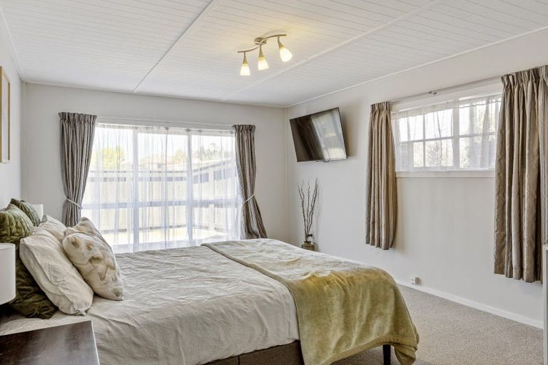 Photo of property in 16 Glengarry Place, Hilltop, Taupo, 3330