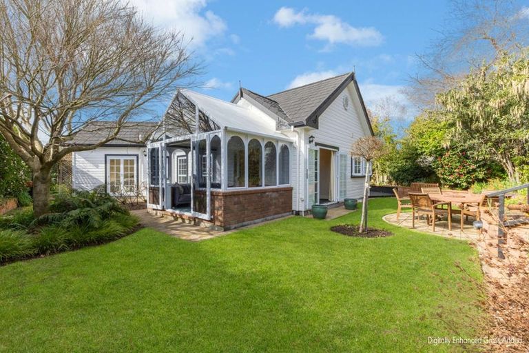 Photo of property in 424 Mangorei Road, Highlands Park, New Plymouth, 4312