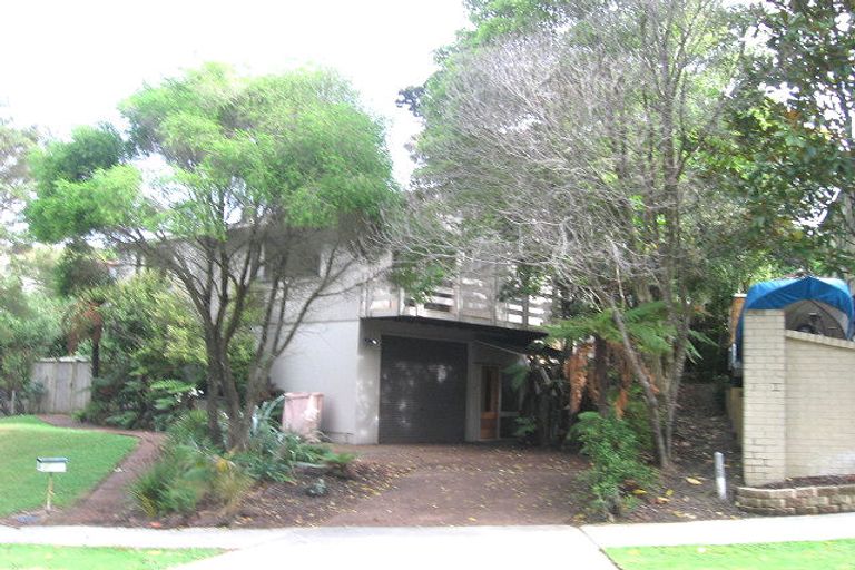 Photo of property in 23 Holyoake Place, Chatswood, Auckland, 0626