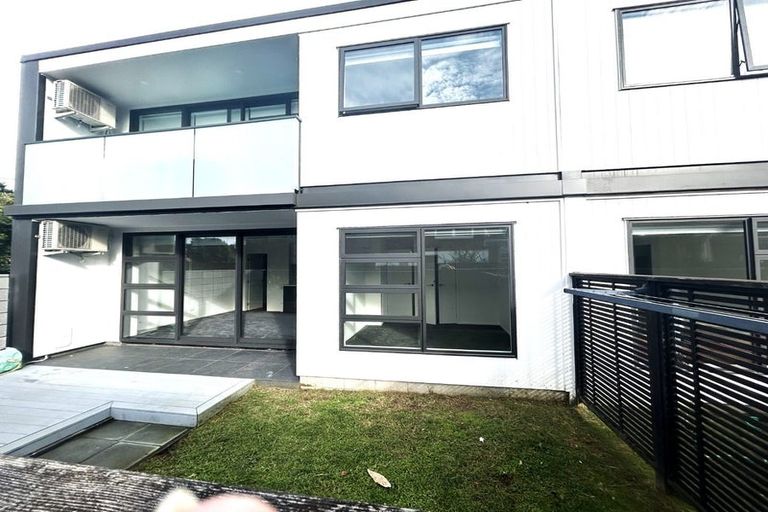 Photo of property in 2/764 Beach Road, Browns Bay, Auckland, 0630