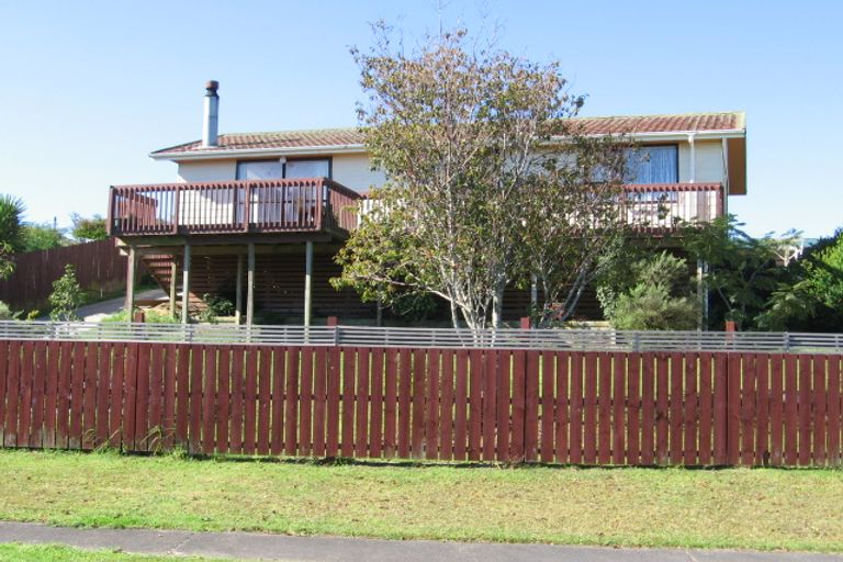 Photo of property in 15 Edgware Road, West Harbour, Auckland, 0618