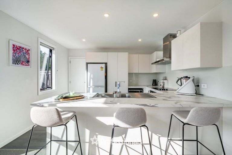 Photo of property in 393 Stokes Valley Road, Stokes Valley, Lower Hutt, 5019