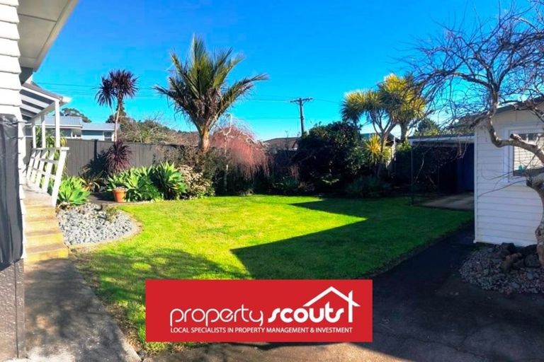 Photo of property in 76 Gloria Avenue, Te Atatu Peninsula, Auckland, 0610