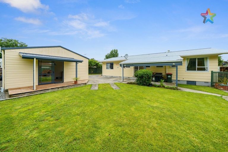 Photo of property in 25 Larchmont Grove, Totara Park, Upper Hutt, 5018