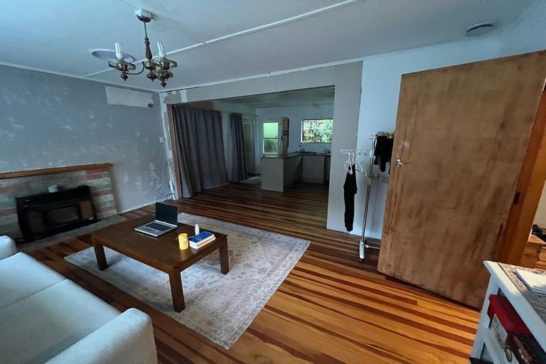 Photo of property in 32 Shackleton Grove, Stokes Valley, Lower Hutt, 5019