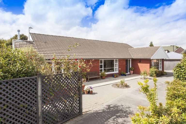 Photo of property in 24 Grahams Road, Ilam, Christchurch, 8041