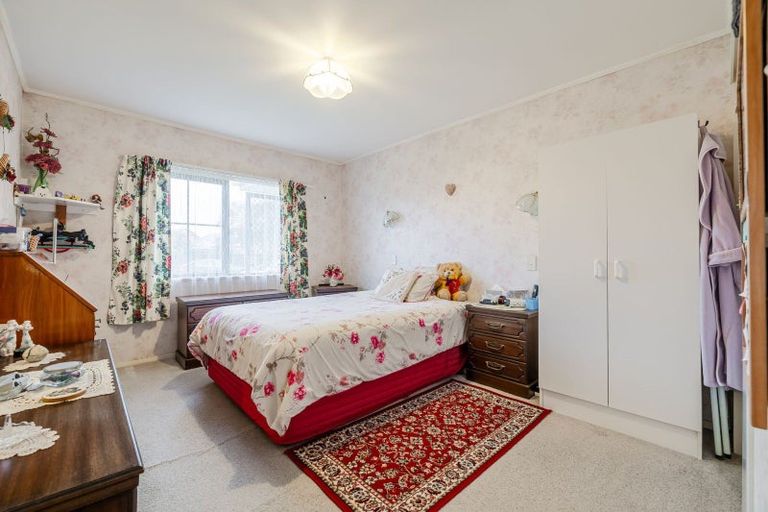 Photo of property in 1 Pinedale Parade, Milson, Palmerston North, 4414