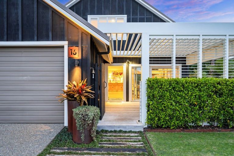 Photo of property in 16 Te Mana Street, Omaha, 0986