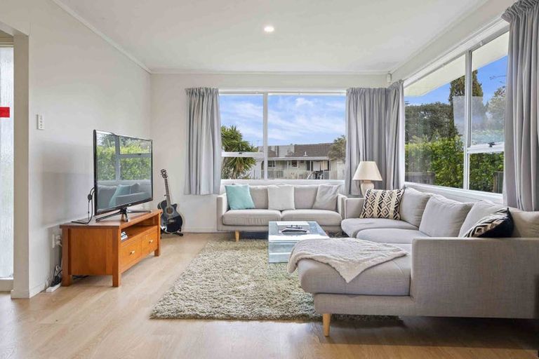 Photo of property in 48 Harmel Road, Glendene, Auckland, 0602