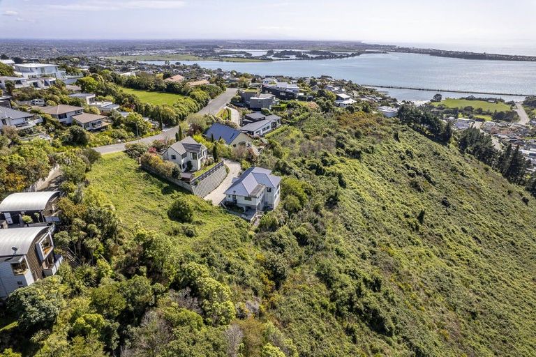 Photo of property in 25 Drayton Drive, Mount Pleasant, Christchurch, 8081