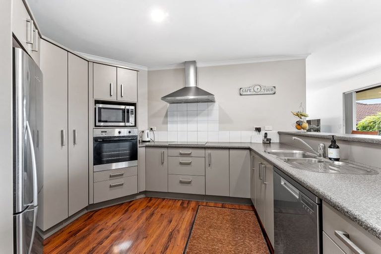 Photo of property in 40 Rivervale Grove, Stanmore Bay, Whangaparaoa, 0932