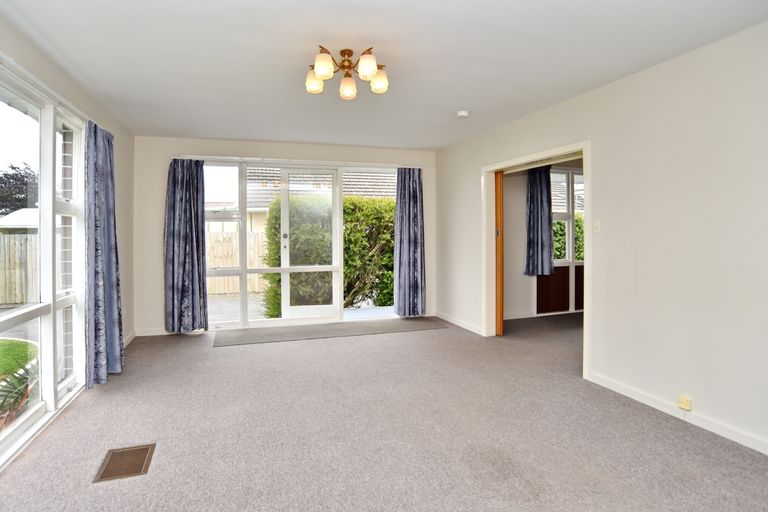 Photo of property in 25 Glenrowan Avenue, Avondale, Christchurch, 8061