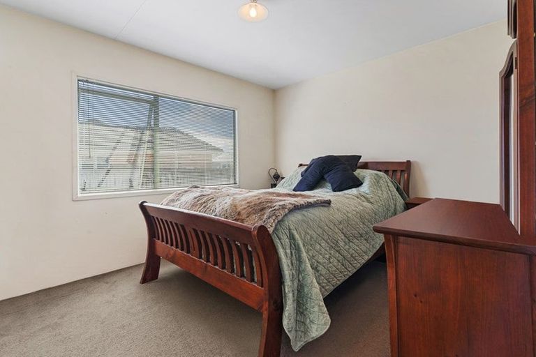 Photo of property in 10a Holman Road, Te Atatu Peninsula, Auckland, 0610