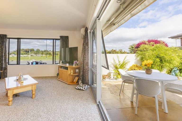 Photo of property in 76 Orotu Drive, Poraiti, Napier, 4112