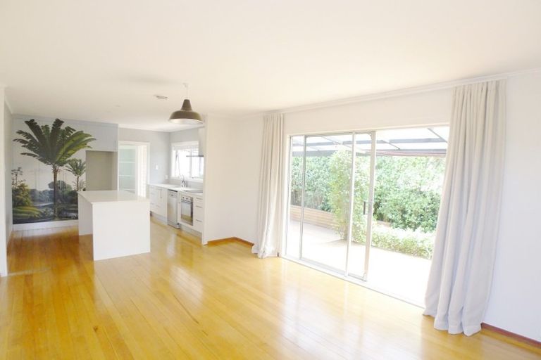 Photo of property in 42 Kervil Avenue, Te Atatu Peninsula, Auckland, 0610