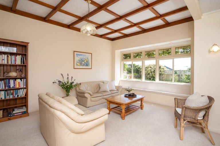 Photo of property in 13 Roslyn Road, Bluff Hill, Napier, 4110