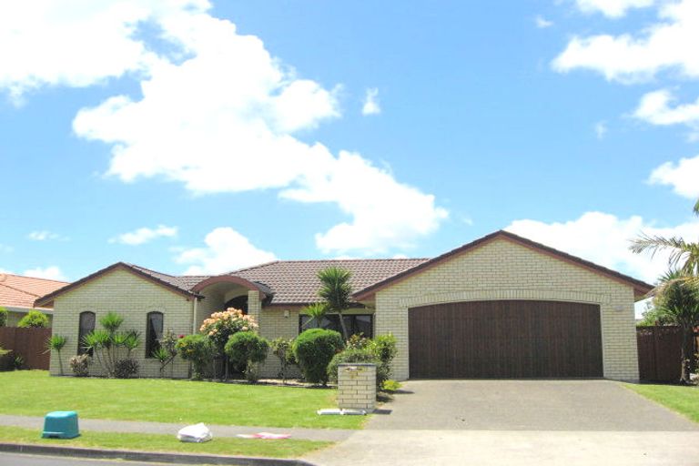 Photo of property in 70 Longford Park Drive, Takanini, 2112