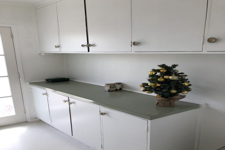 Photo of property in 2/32 Eastern Beach Road, Eastern Beach, Auckland, 2012