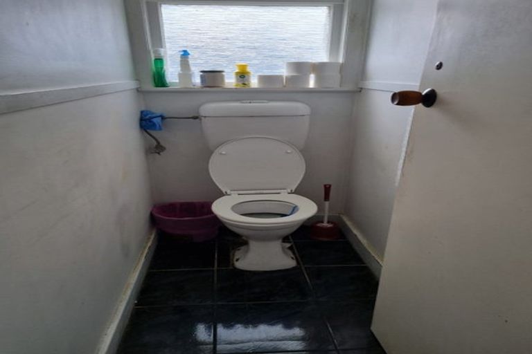 Photo of property in 16 Old Wairoa Road, Papakura, 2110