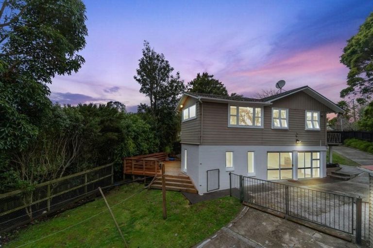 Photo of property in 77 Seymour Road, Sunnyvale, Auckland, 0612