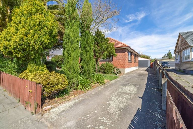 Photo of property in 28 Rowcliffe Crescent, Avonside, Christchurch, 8061