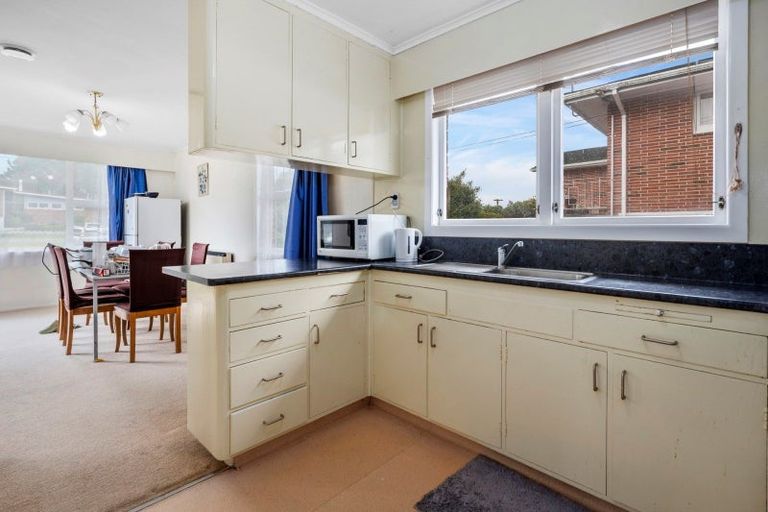 Photo of property in 2/22 Hillcrest Avenue, Hillcrest, Auckland, 0627