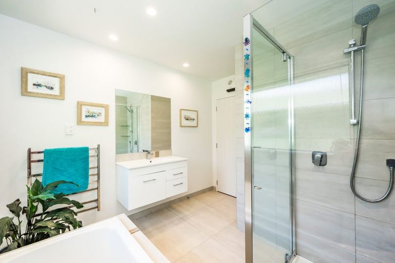 Photo of property in 50 Dale Road, Raumati South, Paraparaumu, 5032