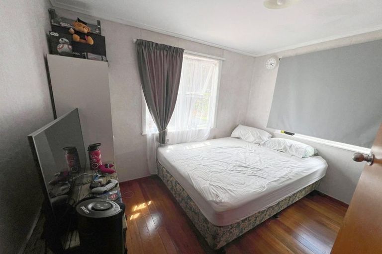 Photo of property in 41 St Leonards Road, Kelston, Auckland, 0602