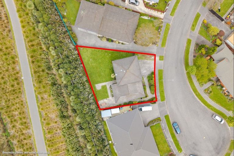 Photo of property in 8 Langham Place, Redwood, Christchurch, 8051