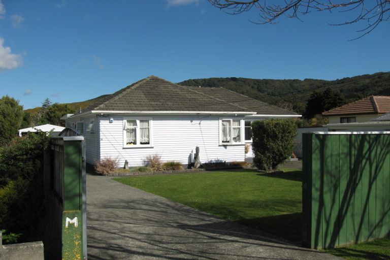 Photo of property in 17 Burden Avenue, Wainuiomata, Lower Hutt, 5014