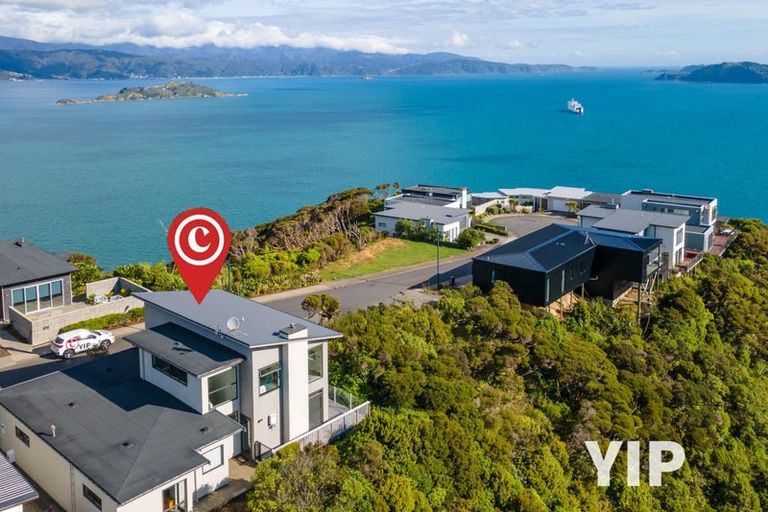 Photo of property in 14 Cromwell Point, Newlands, Wellington, 6037