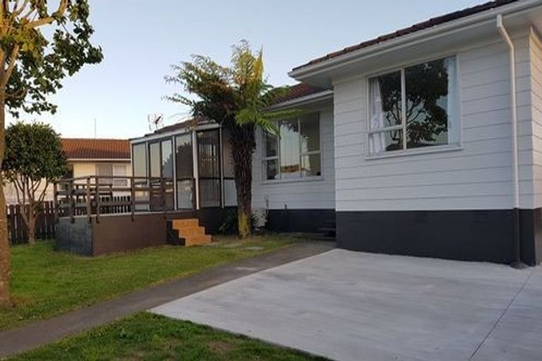 Photo of property in 48 Sharland Avenue, Manurewa, Auckland, 2102